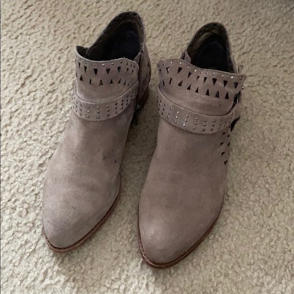 Vince Camuto Booties 8.5 - Picture 7 of 7